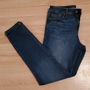 Universal Thred Skinny Jeans